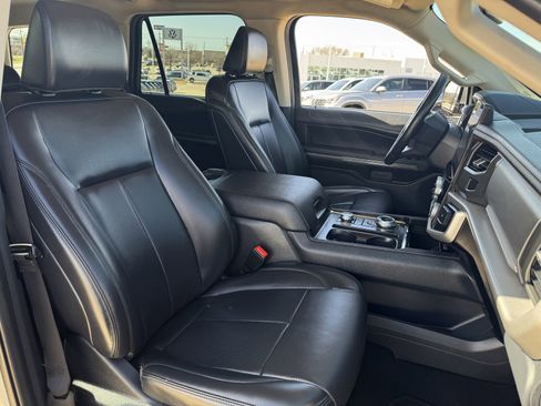 Used 2024 Ford Expedition XLT image 27