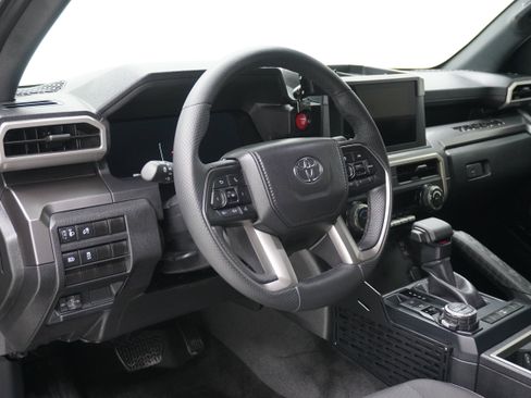 Used 2025 Toyota Tacoma TRD Off-Road AWD/4WD image 10