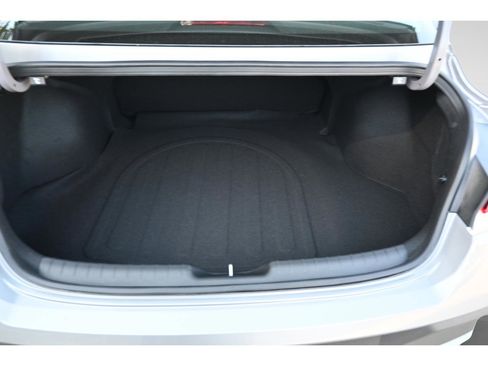Certified 2025 Hyundai Elantra SE FWD image 9