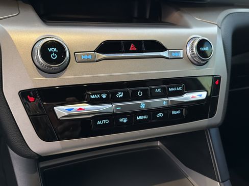 Used 2022 Ford Explorer XLT image 33