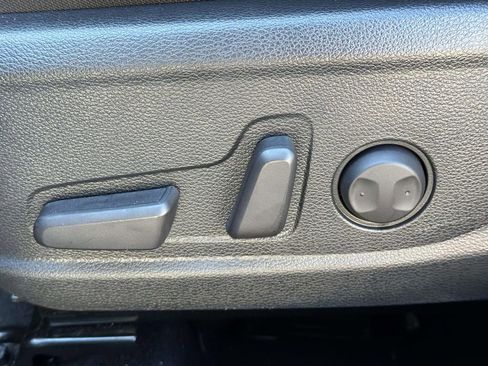 Used 2025 Kia Seltos SX image 17