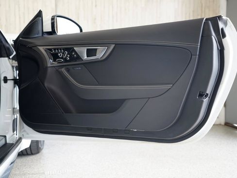 Used 2015 Jaguar F-TYPE R RWD image 31