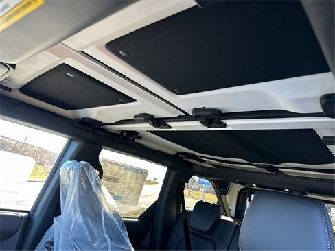 New 2025 Ford Bronco Badlands image 30