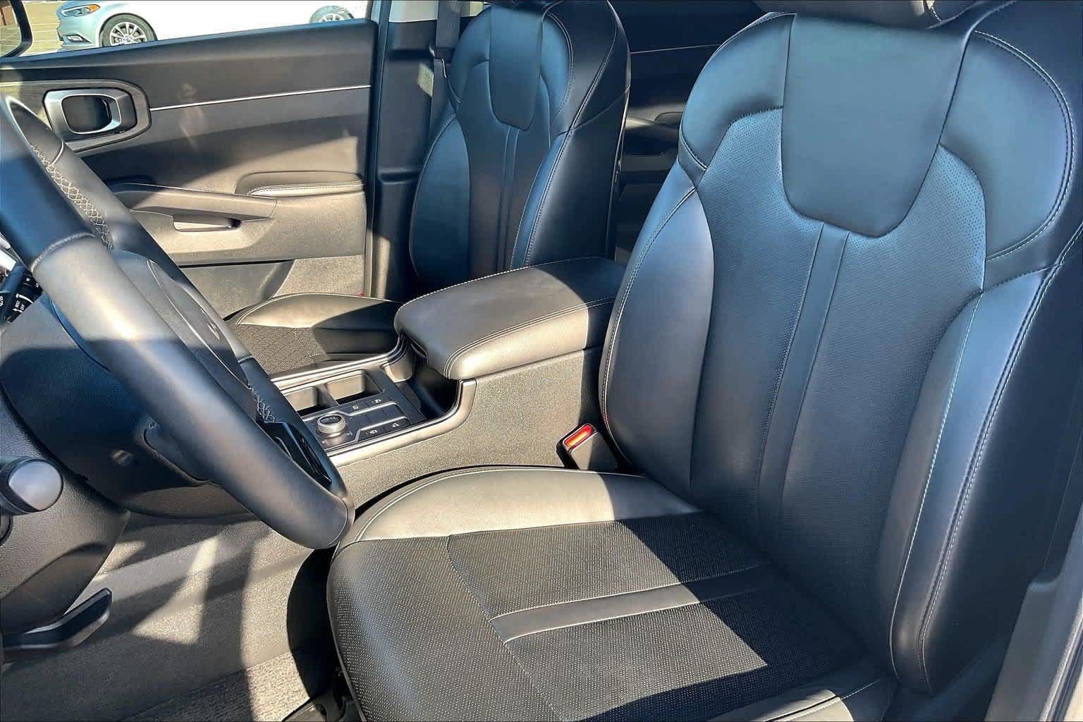 Used 2023 Kia Sorento S w/ Panoramic Sunroof Package AWD/4WD image 10
