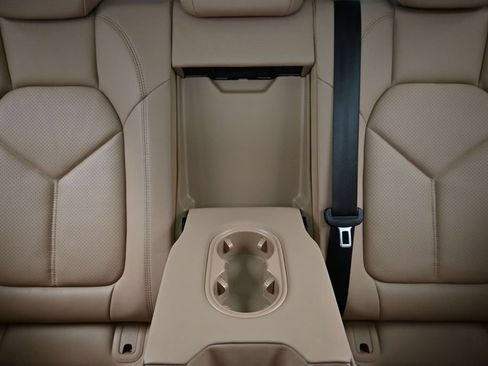 Certified 2024 Porsche Macan AWD/4WD image 20