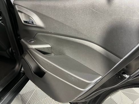 Used 2025 Chevrolet Trax LT w/ LT Convenience Package image 29