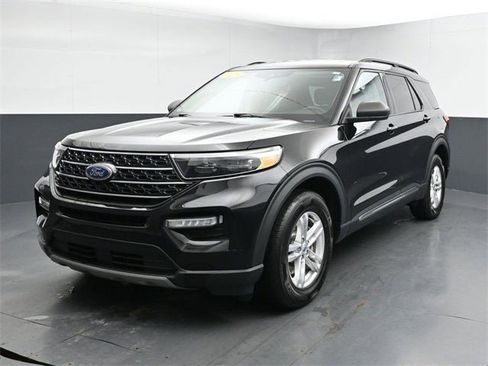 Used 2023 Ford Explorer XLT w/ Equipment Group 202A image 7