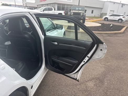 Used 2019 Chrysler 300 Touring L w/ Quick Order Package 22F image 15