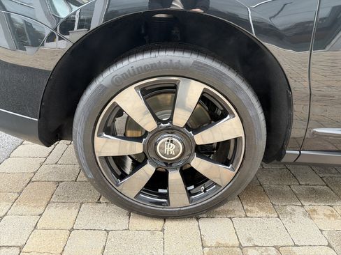 Certified 2023 Rolls-Royce Cullinan w/ Cullinan Package image 35