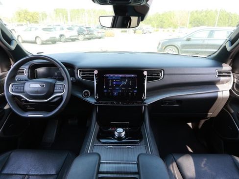 Used 2024 Jeep Wagoneer L Series II RWD image 33