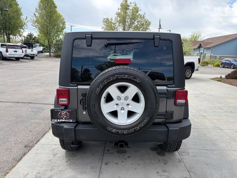 Used 2018 Jeep Wrangler Unlimited Sport S AWD/4WD image 10