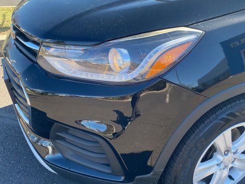 Used 2020 Chevrolet Trax LT w/ Sun & Sound Package image 19