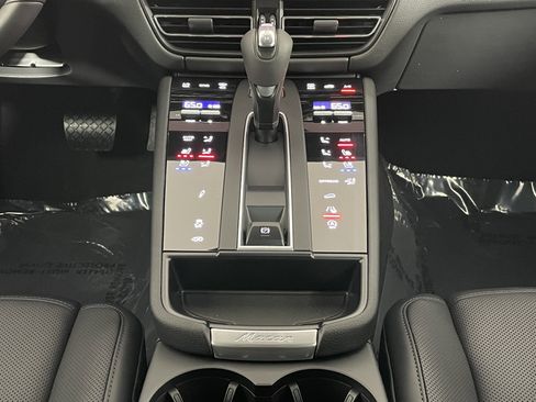 New 2026 Porsche Macan Turbo AWD/4WD image 20