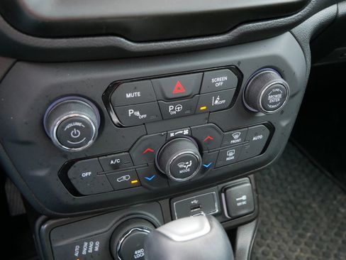 Used 2023 Jeep Renegade Limited w/ Sun/Sound Group image 33