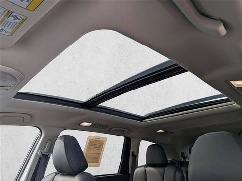 Certified 2025 Subaru Ascent Touring AWD/4WD image 3