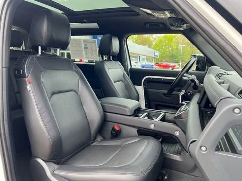 Used 2024 Land Rover Defender 90 X-Dynamic SE image 24