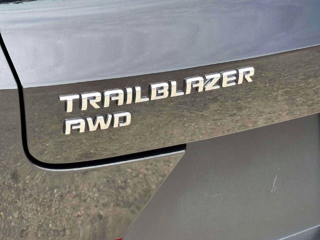 Used 2023 Chevrolet TrailBlazer LT w/ Convenience Package AWD/4WD image 11