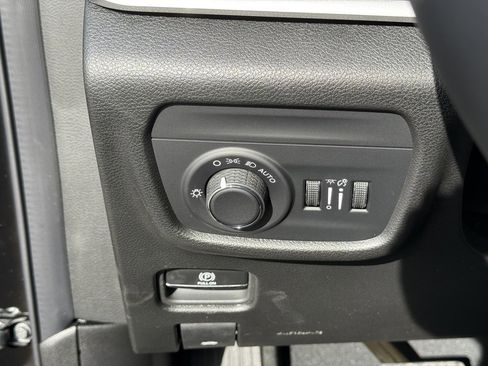 New 2025 Jeep Grand Cherokee L Altitude image 17