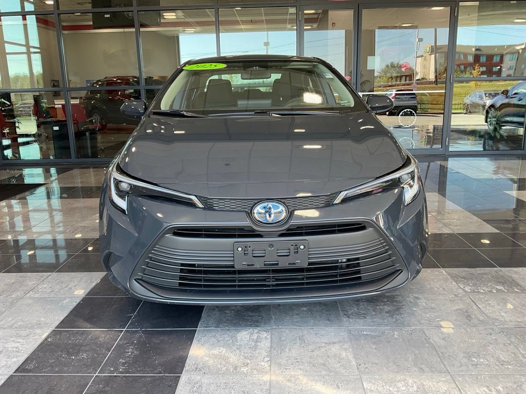 Certified 2025 Toyota Corolla LE FWD image 2
