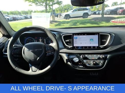 Certified 2023 Chrysler Pacifica Touring-L w/ S Appearance Package AWD/4WD image 10