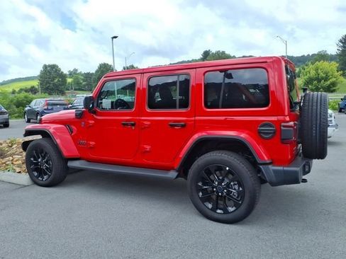 Used 2025 Jeep Wrangler Unlimited Sahara AWD/4WD image 20
