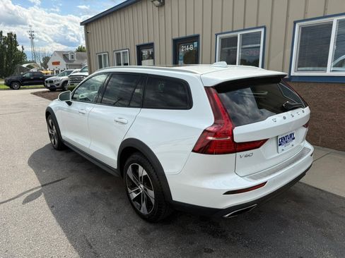 Used 2022 Volvo V60 T5 Cross Country AWD/4WD image 6