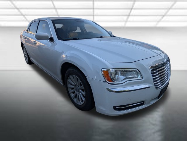 Used 2014 Chrysler 300 RWD image 1