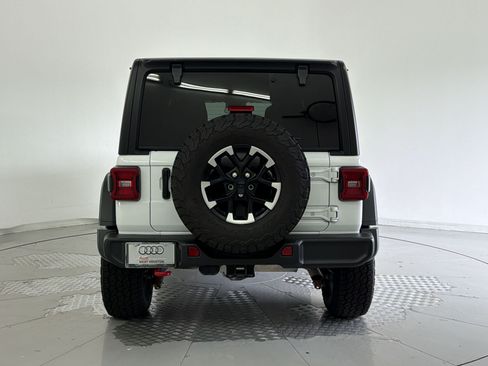 Used 2025 Jeep Wrangler Unlimited Rubicon AWD/4WD image 10