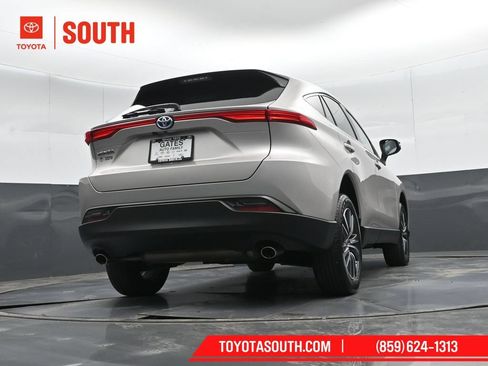 Used 2023 Toyota Venza LE AWD/4WD image 39