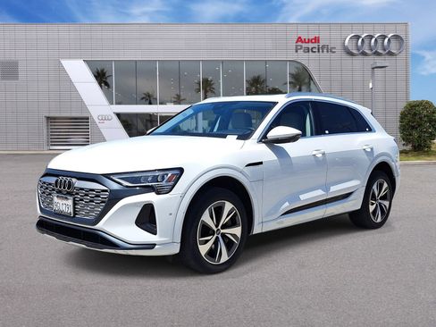 Used 2024 Audi Q8 e-tron Premium Plus w/ Premium Plus Package AWD/4WD image 1