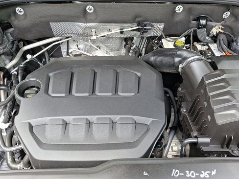 Used 2025 Volkswagen Atlas Cross Sport SE FWD image 27