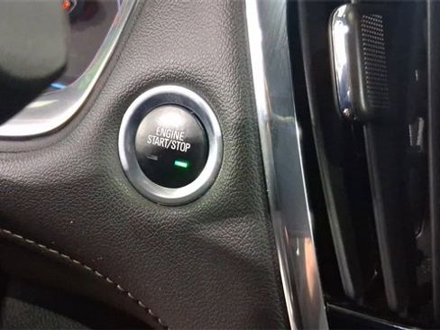 Used 2023 Chevrolet Traverse LT image 28