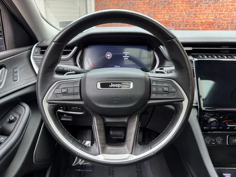 Used 2022 Jeep Grand Cherokee L Limited AWD/4WD image 15