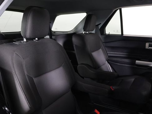 Used 2022 Ford Explorer XLT image 28