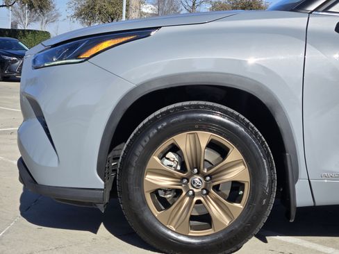 Used 2022 Toyota Highlander Bronze Edition image 11