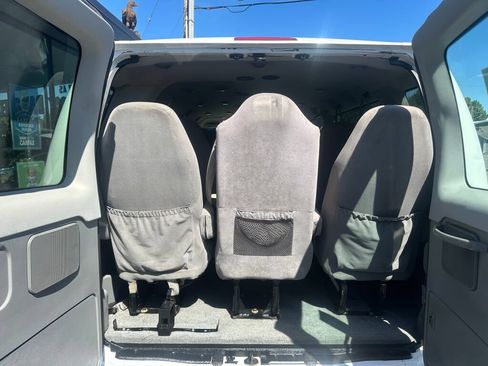 Used 2009 Ford E-350 and Econoline 350 XLT RWD image 22