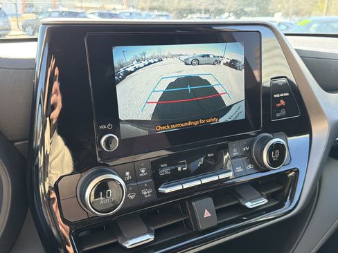 Certified 2024 Toyota Highlander LE image 7