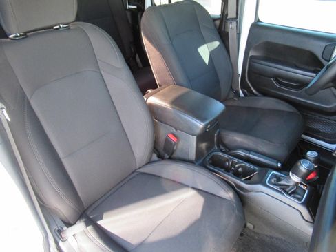 Used 2023 Jeep Gladiator Sport AWD/4WD image 10