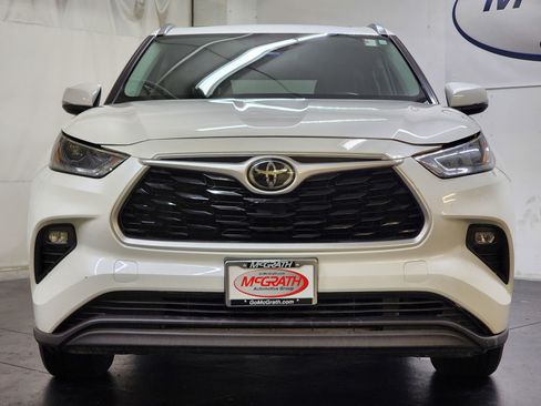 Used 2021 Toyota Highlander XLE image 12