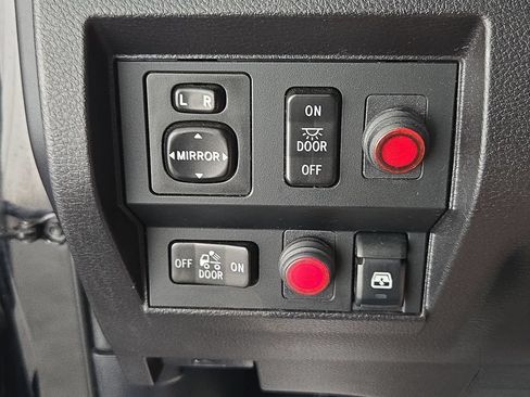 Used 2015 Toyota Tundra SR5 w/ SR5 Upgrade Package AWD/4WD image 23