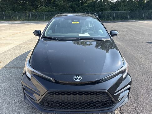 Used 2025 Toyota Corolla SE FWD image 2