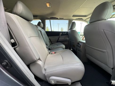 Used 2012 Toyota Highlander Limited w/ Tow Pkg FWD image 16