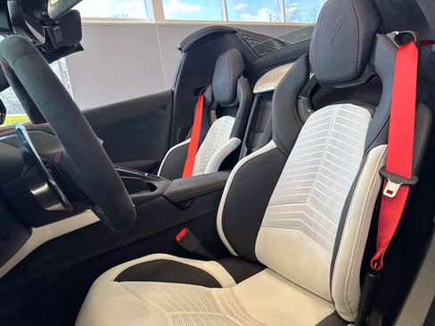 Used 2023 Chevrolet Corvette Stingray Premium Conv w/ Z51 Performance Package image 12