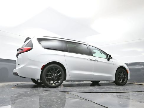 New 2026 Chrysler Pacifica Limited w/ S Appearance Package image 51