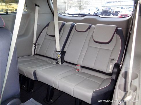 Used 2017 Kia Sedona EX image 19