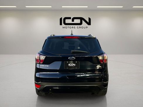 Used 2018 Ford Escape SE w/ SE Sport Appearance Package image 4