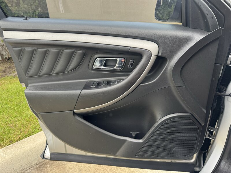 Used 2017 Ford Taurus SEL FWD image 13