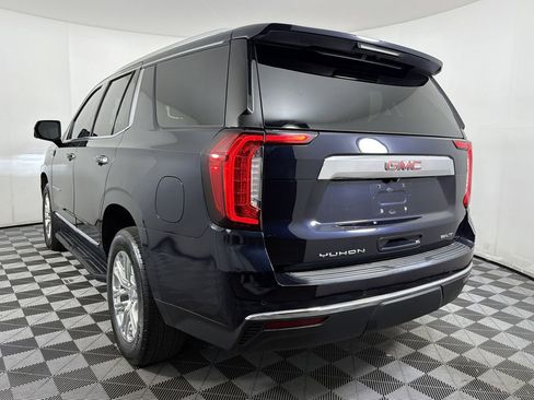 Used 2022 GMC Yukon SLT w/ SLT Premium Package image 4