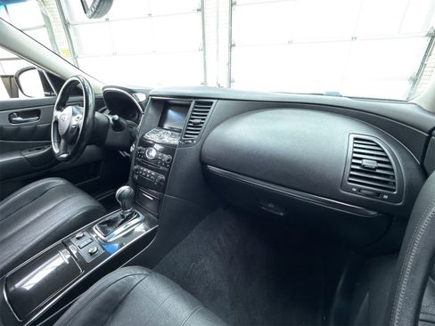 Used 2017 INFINITI QX70 2WD image 16