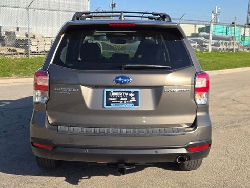 Used 2018 Subaru Forester 2.5i Touring AWD/4WD image 12